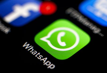 WhatsApp allows an hour to delete messages